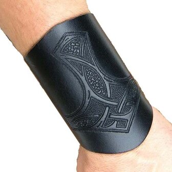 Bracers met Thor&#039;s Hammer van zwart leer