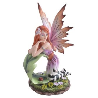 Fairy Foglia, Elfje rust uit tegen een blad
