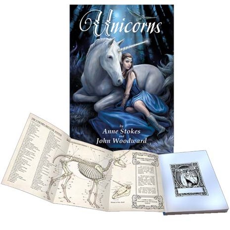 Unicorns Book By Anne Stokes en John Woodward opengeklapt