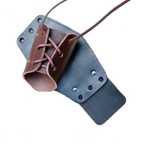 Bracers met Keltisch symbool van zwart leer