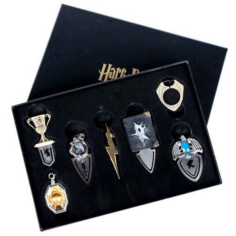 The Horcrux Bookmark Collection in doosje