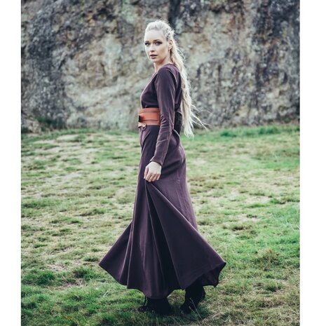 Vikingen onderjurk Lina in Bruine kleur, sfeerbeeld