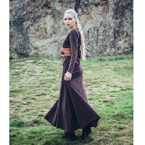 Vikingen onderjurk Lina in Bruine kleur, sfeerbeeld