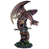 Bruine Draak op Zwaard